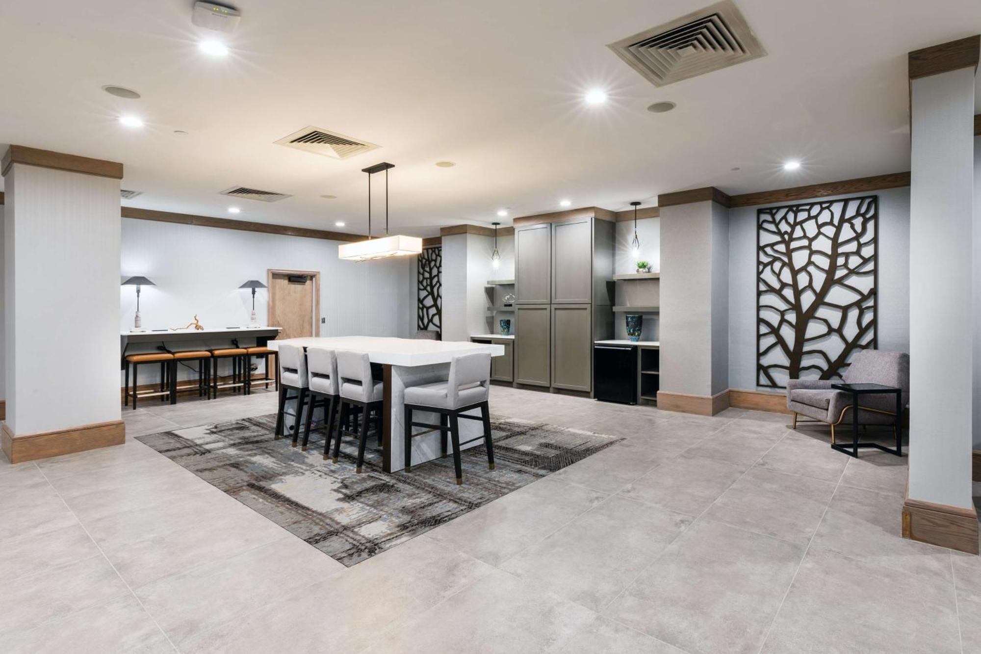 沃伦广场图尔萨希尔顿逸林酒店 圖爾薩 外观 照片