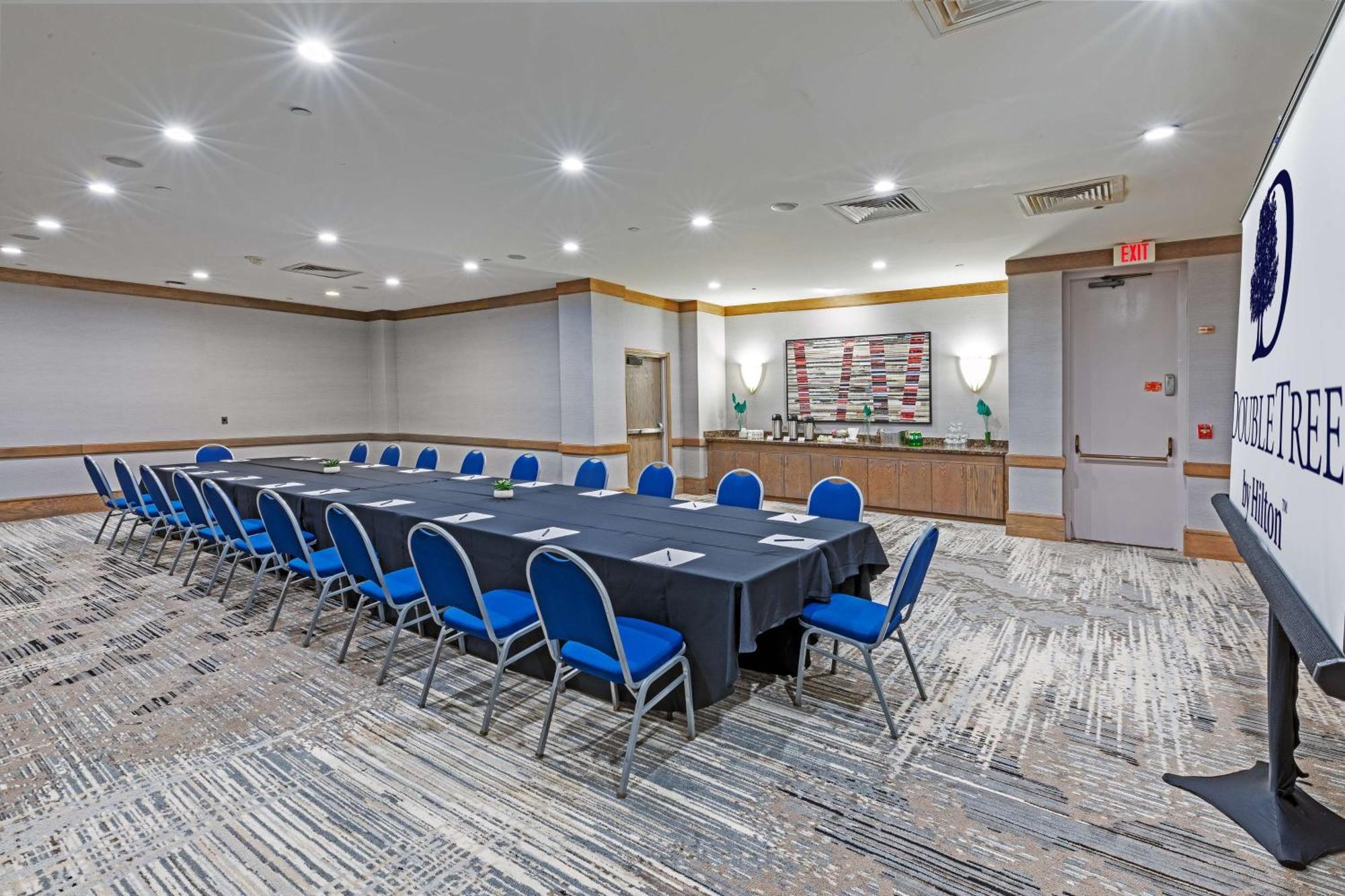 沃伦广场图尔萨希尔顿逸林酒店 圖爾薩 外观 照片